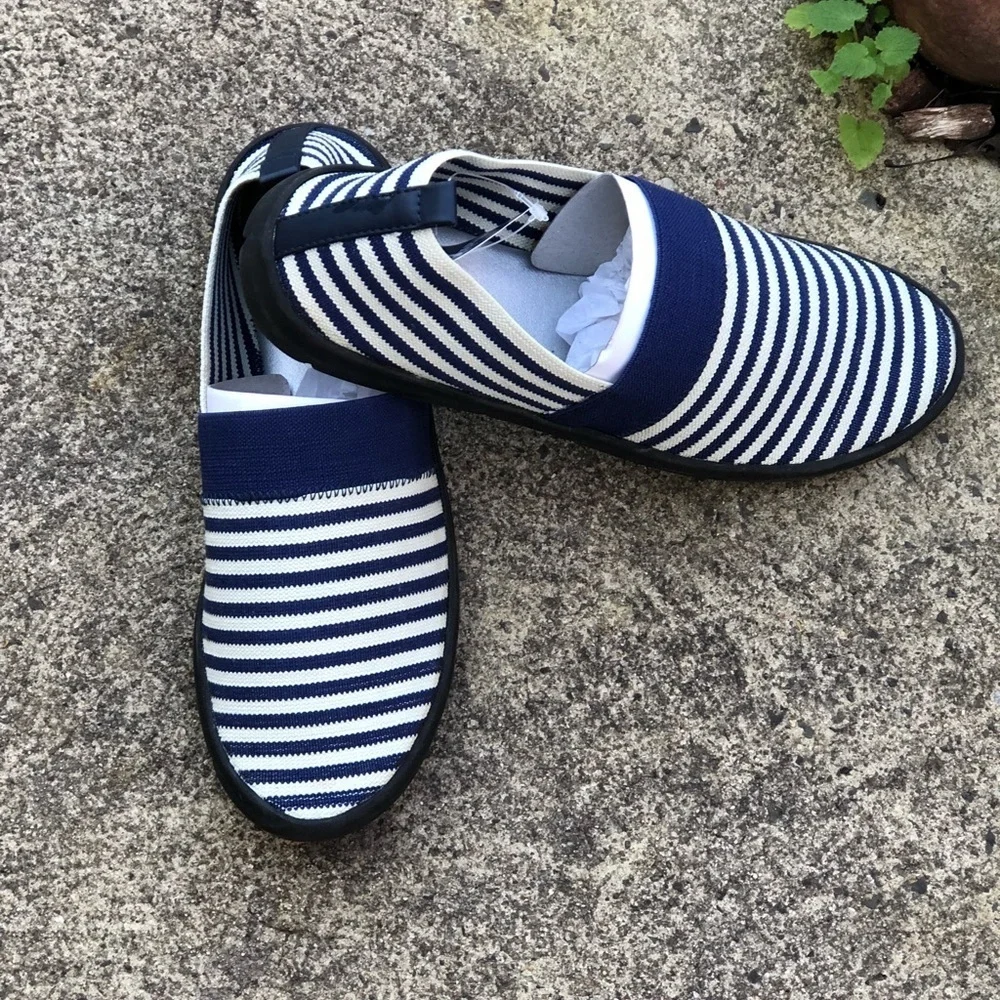 Cliffs by White Mountain Shoes - NEW